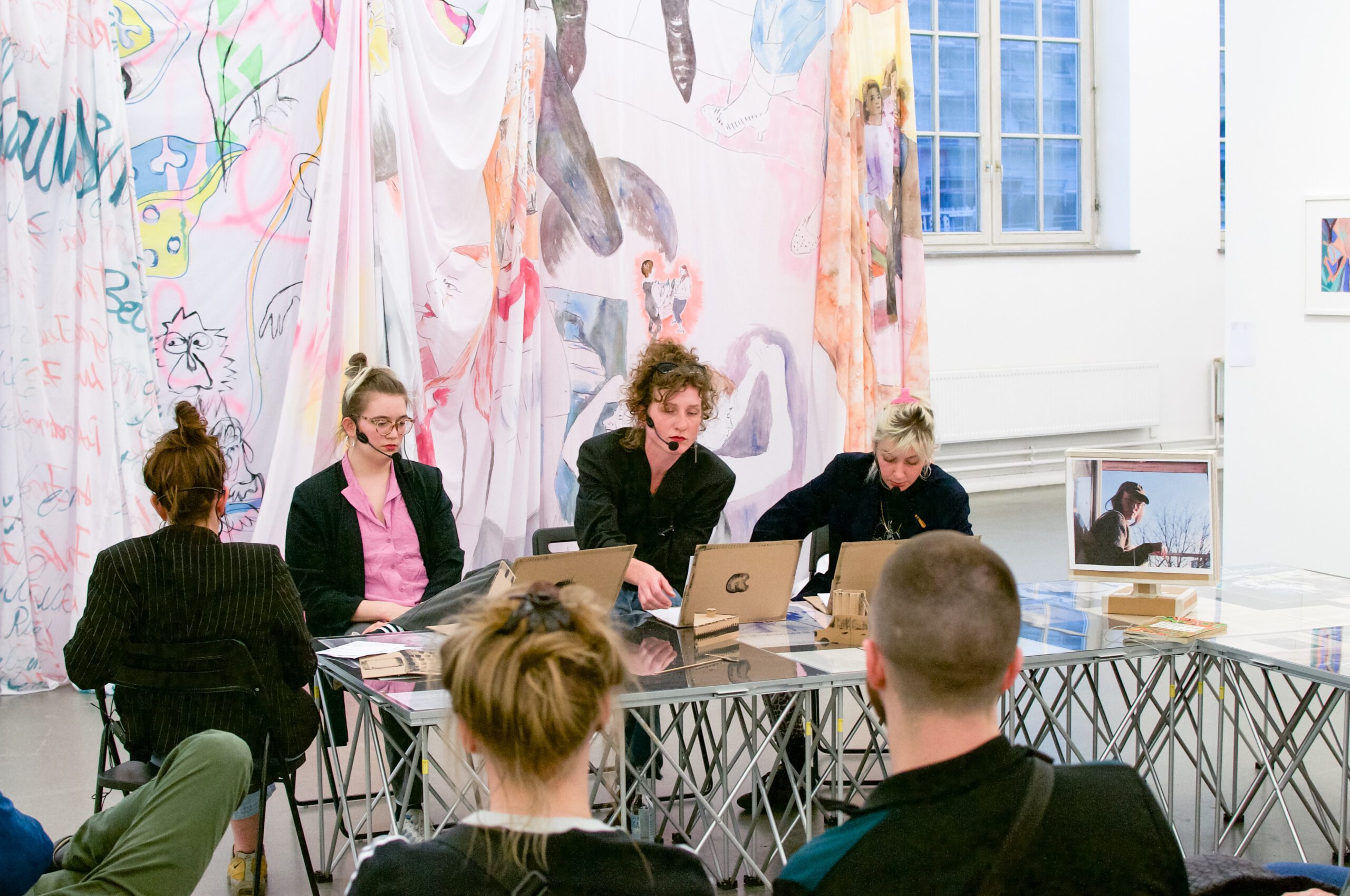 Reading Performance at Kunsthaus Hamburg with Cake & Cash Collective