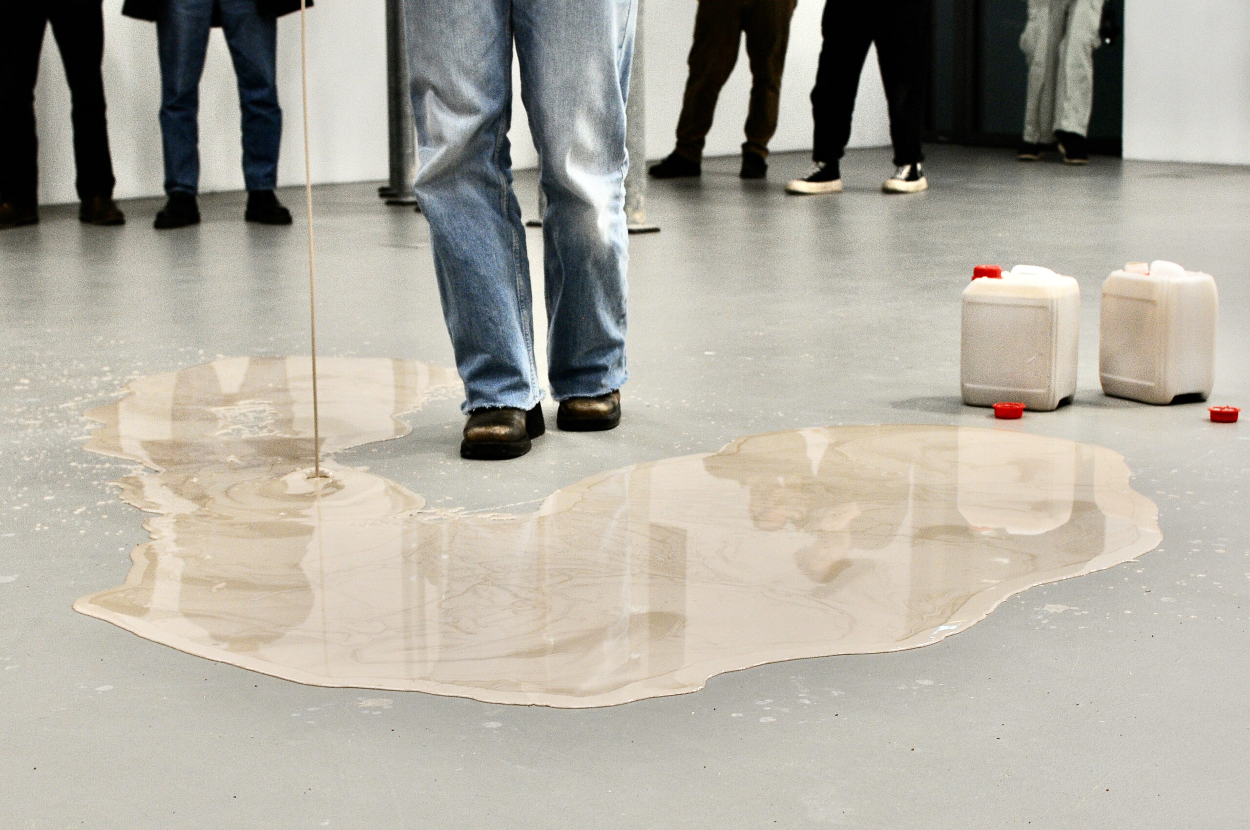 Performance by Laura Mahnke: Pouring, 2025