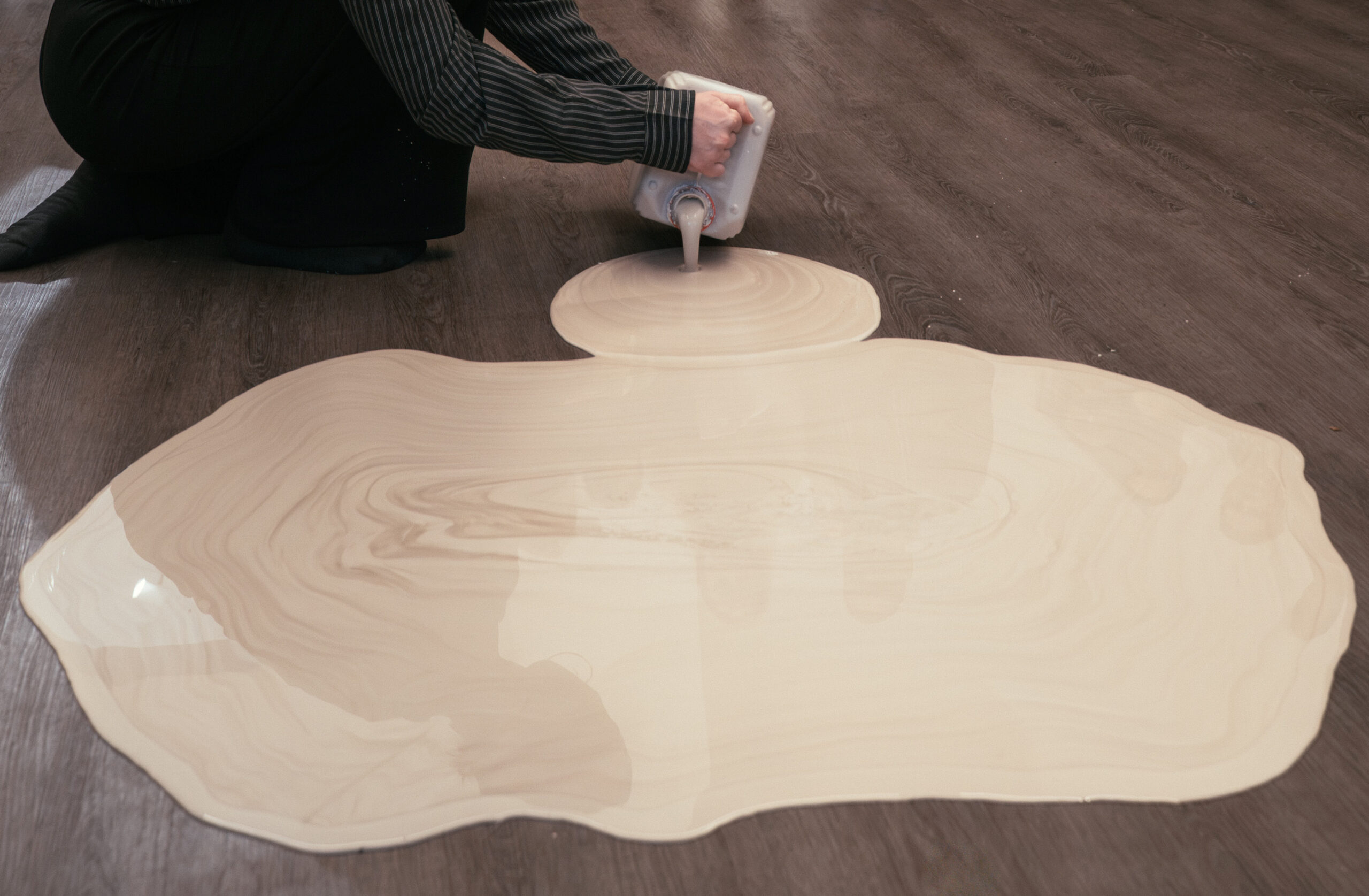 Pouring by Laura Mahnke Foto Lorenz Wendt